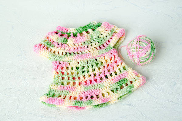 Comment tricoter une robe en laine pour petite fille